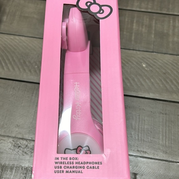 Hello kitty headphones - Picture 2 of 3